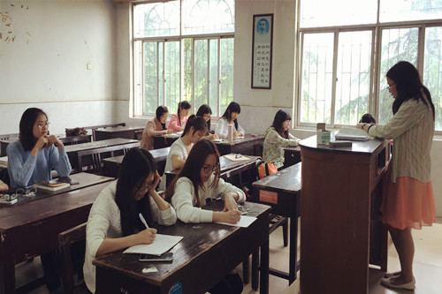 Betvictor中文版12级翻译班召开学习“八字真经”主题班会2.jpg