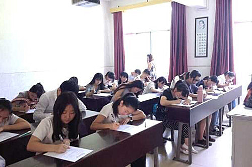 Betvictor中文版2015年学生会部长竞选笔试环节.jpg